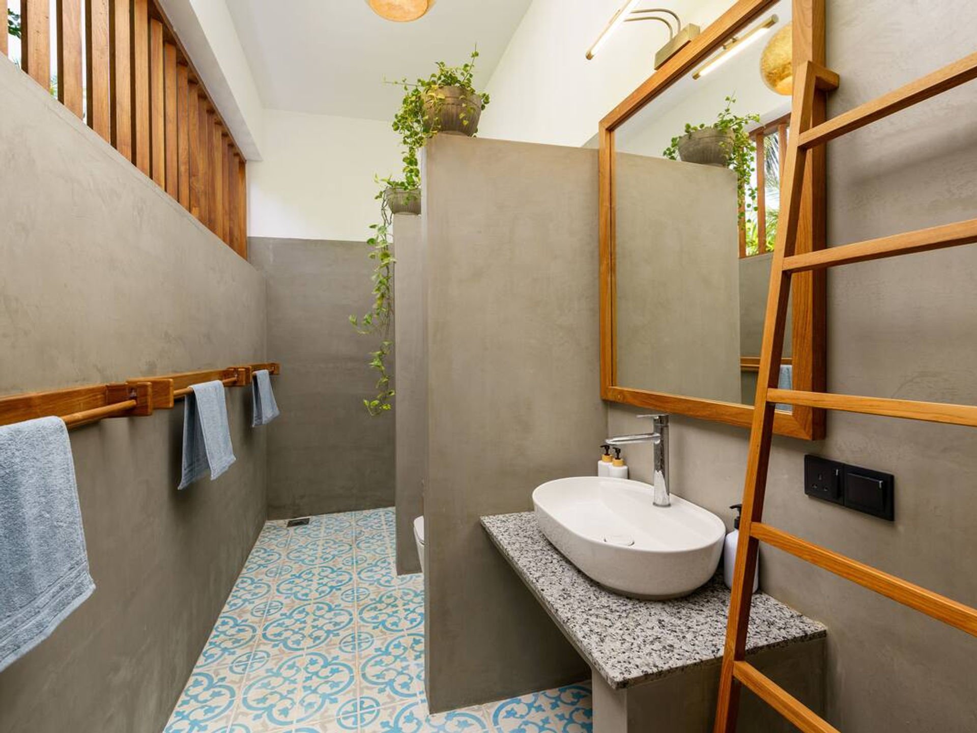 Kalpitiya villa bathroom with blue tiles