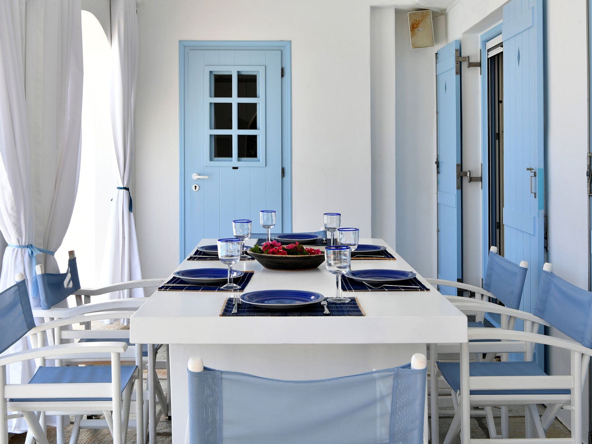 Paros villa outdoor dining area