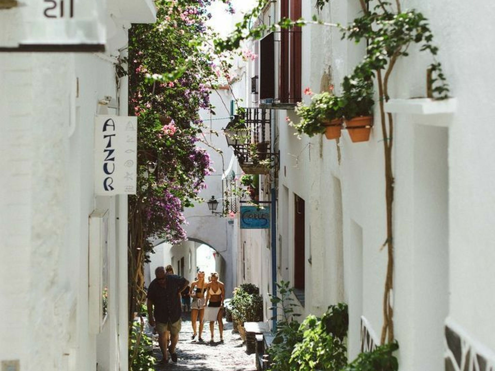 Tarifa destination kitesurfer on waves