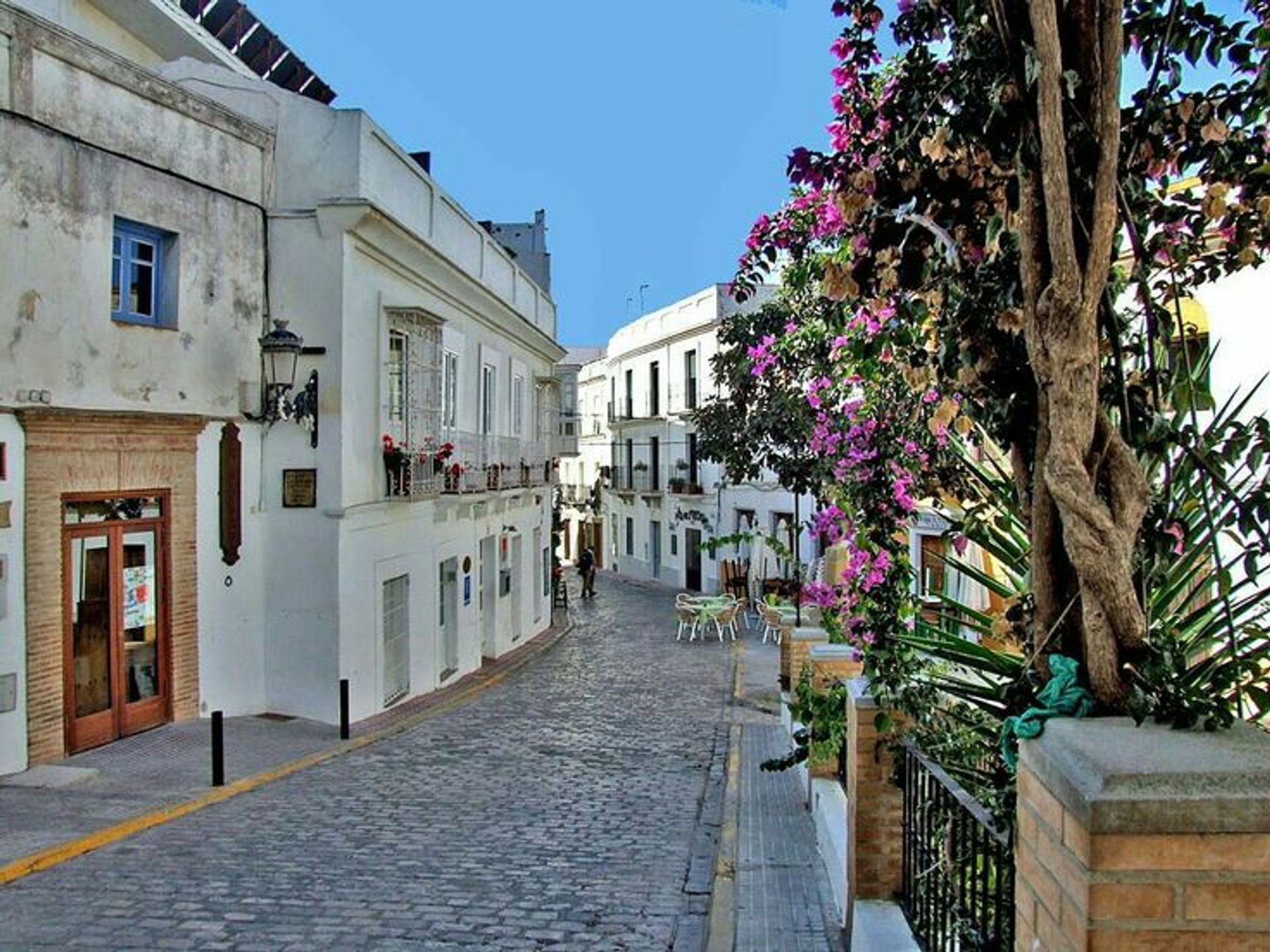 Tarifa old town whitewashed alley