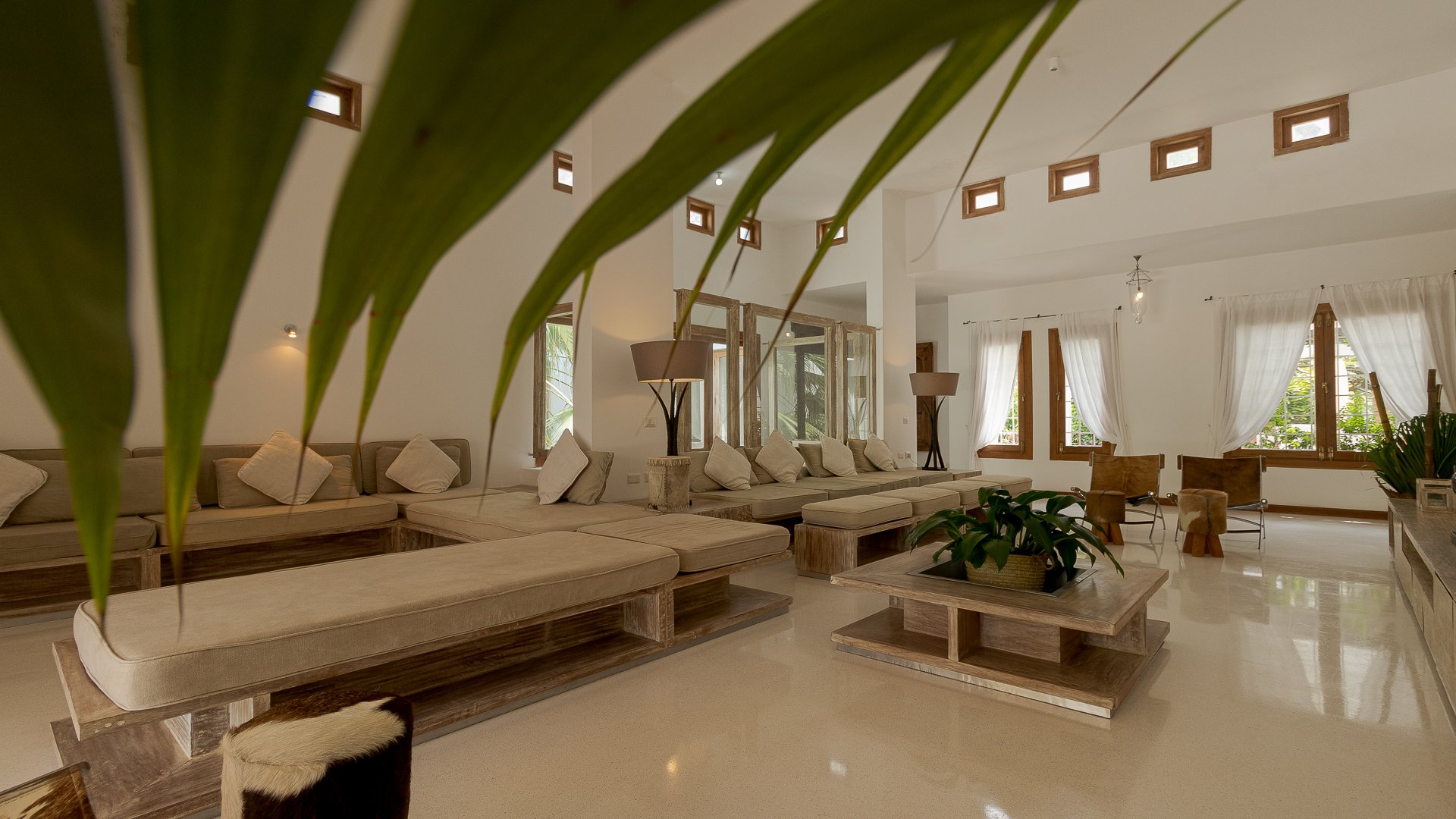 Watamu villa spacious living room with high ceilings